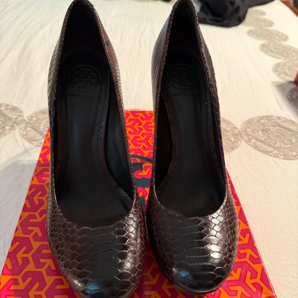 Tory Burch platform snake skin burgundy heels
